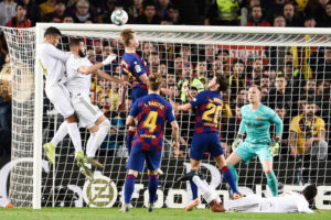 الكلاسيكو يفشل في فض اشتباك القمة رغم أفضلية ريال مدريد