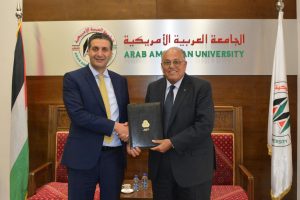 شركة الاتصالات الفلسطينية والمركز الطبي في الجامعة يوقعان اتفاقية تعاون مشترك