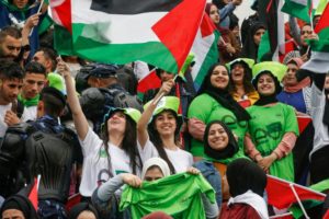 الرجوب يعد ببناء استاد يتسع لـ80 ألف مشجع