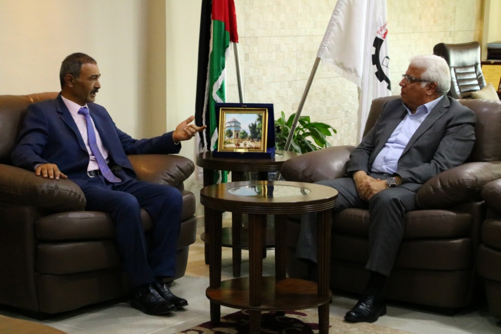 You are currently viewing جامعة بوليتكنك فلسطين ونائب سفير دولة فلسطين لدى جمهورية الصين الشعبية يبحثان آفاق التعاون المشترك
