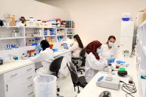 في استطلاع لمركز استطلاع الراي في الجامعة العربية الامريكية: الشعب الفلسطيني بعيد عن “مناعة القطيع”