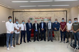 الأحمد يزور الجامعة ويثني على تطورها