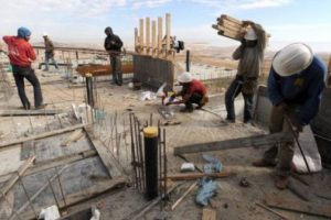 لإحصاء:  مليون عامل فلسطيني.. 17% منهم يعملون في إسرائيل