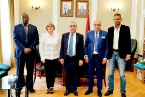 سفير فلسطين في روسيا يستقبل اللجنة المنظمة لجائزة روسيا الكبرى