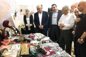 الرجوب يفتتح المهرجان الثقافي للمنتجات المحلية في بلدة عرابة