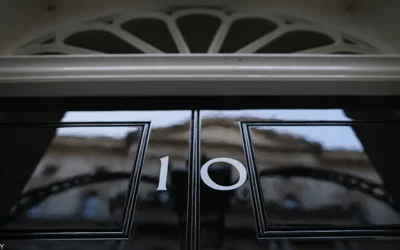 بريطانيا تعلن خططا لإلغاء قوانين العزل الذاتي لمرضى كورونا