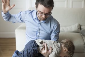 دولة تحظر العقاب الجسدي للأطفال