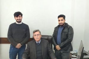 طلبة من كلية الطب بجامعة بوليتكنك فلسطين ينشرون بحثاً مُشتركاُ حول توجهات المُجتمع نحو لقاحات كورونا المُستجد