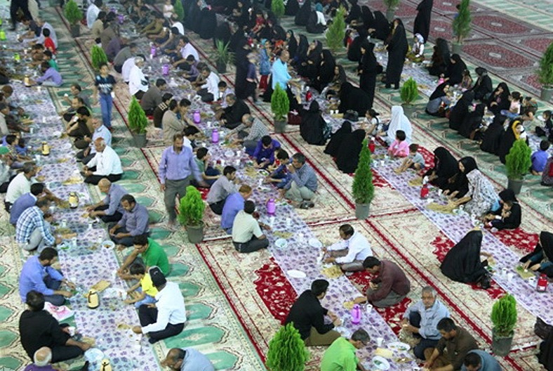 You are currently viewing شاهد: موائد إفطار شهر رمضان في مناطق مختلفة من العالم