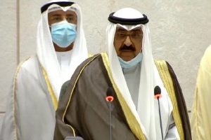 أمير الكويت يحل مجلس الأمة ويدعو لانتخابات عامة