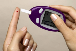 كيف تقلل من مستويات السكر بالدم طبيعيا؟ 7 خطوات سحرية