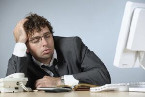 لماذا نشعر بالنعاس في النهار والصيف؟