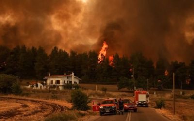 حرائق الغابات تدمر المنازل في اليونان وموسكو تعلن حالة التأهب القصوى بسبب الحر