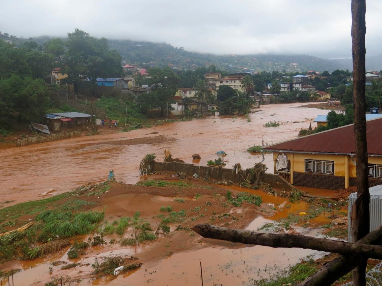 You are currently viewing ثمانية قتلى بانهيارات أرضية وفيضانات في سيراليون