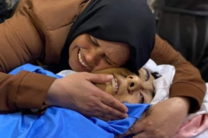 خليل أبو حمادة… أنجبته والدته بعد 12 عاما وحلمت برؤيته عريسا فاستقبلته شهيدًا