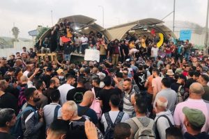 سلطة النقد تعفي أجور العمال المحولة إلى البنوك من الرسوم والعمولات