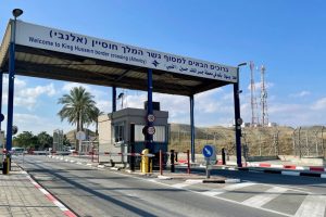 إجراءات جديدة لشحن البضائع بين فلسطين والأردن
