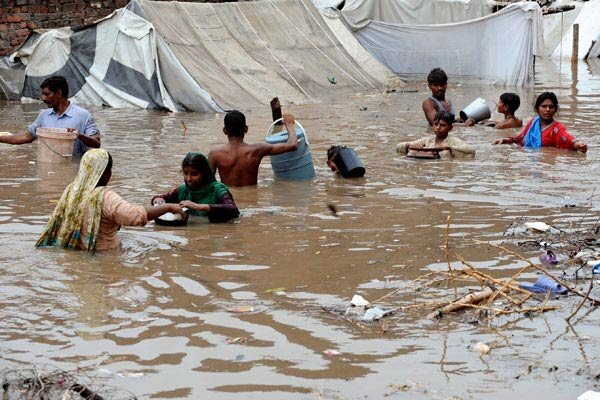 You are currently viewing ارتفاع ضحايا الفيضانات في باكستان إلى 1061