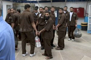 لليوم الثالث.. 30 معتقلًا يواصلون إضرابهم عن الطعام