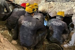 ارتفاع عدد ضحايا حادث إنهيار مبنى سكني في الأردن إلى 9