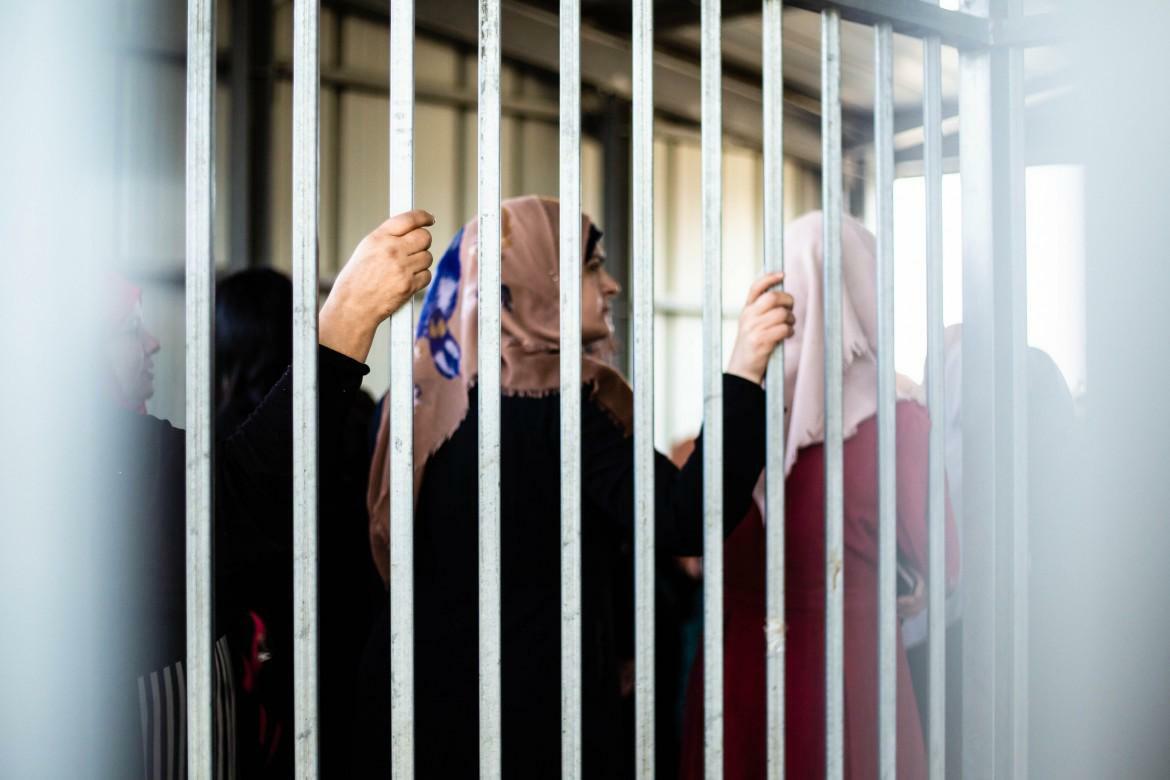 You are currently viewing معطيات تظهر معاناة الأسيرات الفلسطينيات داخل سجون الاحتلال