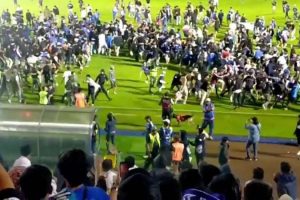 إندونيسيا تقرر هدم ملعب كرة القدم حيث وقع حادث التدافع المميت