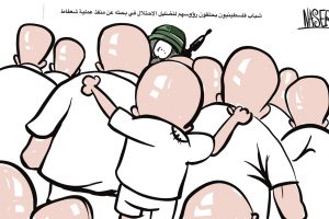 شبان فلسطينيون يحلقون رؤوسهم لتضليل الاحتلال في بحثه عن منفذ عملية شعفاط