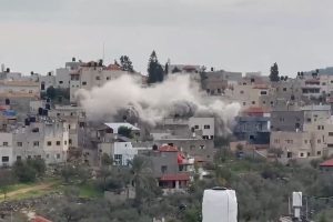 الاحتلال يفجر ثلاث شقق لذوي الشهيدين أحمد وعبد الرحمن عابد في كفر دان