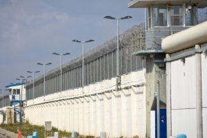 الاحتلال يمدد اعتقال نجل الشهيد سمير اصلان لتسعة ايام