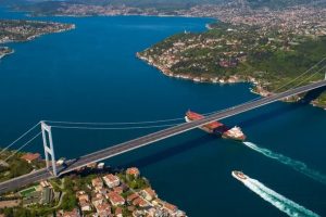 تركيا: تعليق حركة السفن بمضيق البوسفور بسبب جنوح سفينة شحن