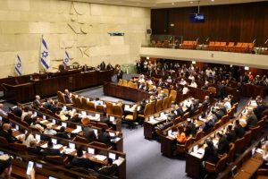 الكنيست يصادق على تمديد انظمة الطوارئ في الضفة