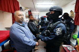 إدارة سجون الاحتلال نقلت خلال الشهر الجاري (220) أسيرًا