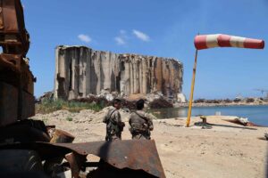 المحقق العدلي يدعي على أربعة قضاة في انفجار مرفأ بيروت والنيابة العامة ترفض قراراته