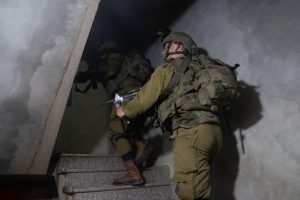 عملية عسكرية في نابلس.. الاحتلال يشن حملة اعتقالات في الضفة الغربية والقدس