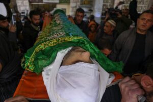 حواجز الاحتلال في الخليل مصائد للقتل وسفك الدماء