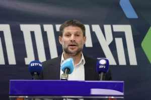 سموتريتش”يوقع على خصم 100 مليون شيكل من أموال المقاصة