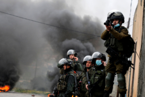 إصابة 30 مواطنا خلال مواجهات مع الاحتلال في جبل المكبر