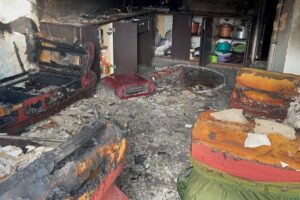 مستوطنون يحرقون منزلا مأهولا في سنجل شمال رام الله