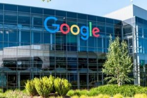 غوغل” تتيح الاستخدام العام لروبوت المحادثة الخاص بها “بارد