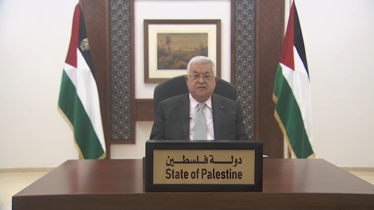 You are currently viewing الرئيس عباس: المرأة الفلسطينية لعبت دورًا رياديًا في النضال
