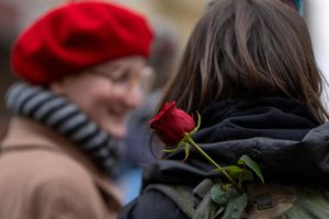 النساء يتظاهرن دفاعاً عن حقوقهن المهددة في العالم