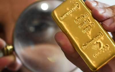 ارتفاع الدولار الأميركي يهبط بأسعار الذهب في أسبوع