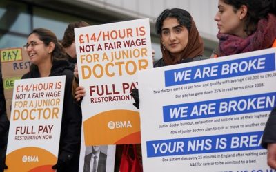لأطباء الشباب في بريطانيا يباشرون إضرابا مدة أربعة أيام