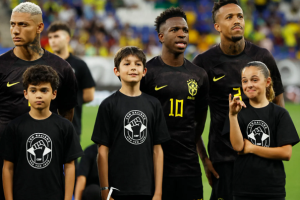 للمرة الأولى في تاريخه.. المنتخب البرازيلي بزي أسود لماذا؟