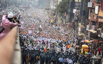 آلاف يحتجون على حرق مصاحف في بنغلادش