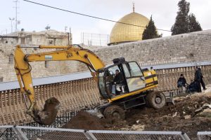 حفريات احتلالية في القدس تهدد الحياة الاقتصادية
