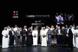 سمو الشيخ منصور بن محمد بن راشد آل مكتوم يُكّرّم الفائزين بموسم “التنوّع”