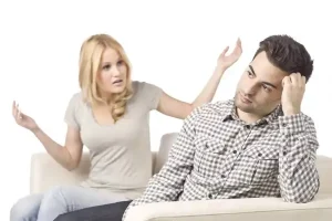 10 عادات يومية “بسيطة” تُشعل الخلافات الزوجية