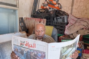 غالب الدمج.. ستون عاما برفقة “صاحبة الجلالة”