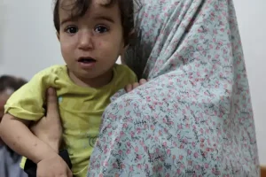 “الأونروا”: نواجه تحديا لتزويد أطفال غزة بجرعة ثانية ضد الشلل